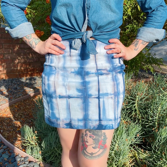 The Adri Mini Skirt - Picture 3 of 4